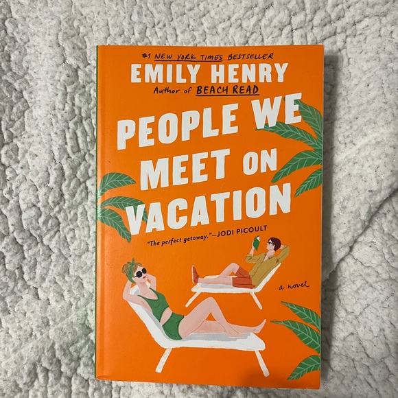 Paperback books that are in PERFECTTT condition! Literally untouched lol. - Picture 2 of 3